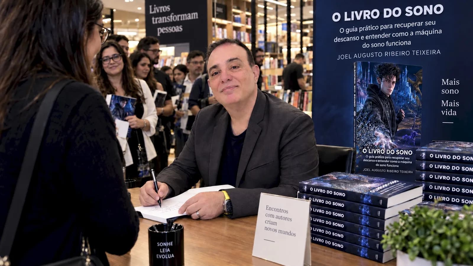 Tarde de autógrafos marca o lançamento de O Livro do Sono, escrito para quem perdeu o sono e não sabe por quê